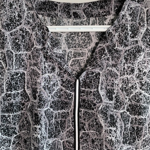 Grey Snake Print Scrub Top - Picture 3 of 5